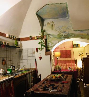 Monterotondo Apartment | Discover LaTanaSegreta: Top-Rated Hotel with Hot Tub