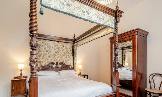 Dalmally Cottage | Historic Ardbrecknish House: Scenic Highland Retreat
