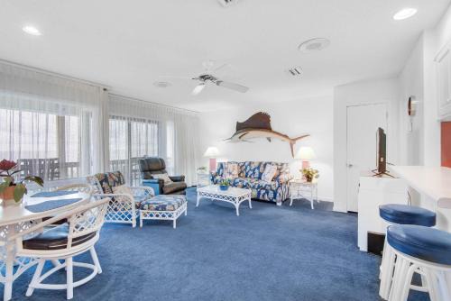 Fort Bay Apartment | Latitude 29 #10: Oceanfront Retreat with Pool Access