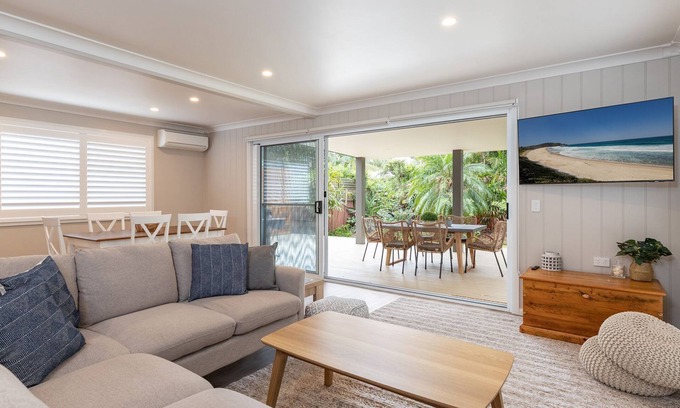 Boomerang Beach House | Experience Latitude 32 at Boomerang Beach - Oceanfront Stay