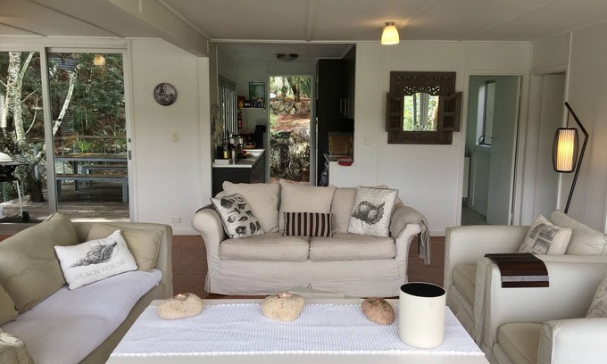 Bar Point House | LATITUDE 33 . arrive by boat . HAWKESBURY RIVER . Private Waterfront W Jetty