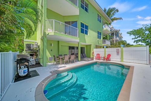 Siesta Key House | Relax at Latitude Adjustment - 4-Star Family Retreat