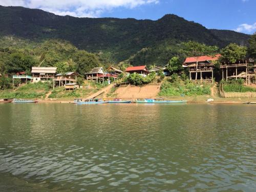 Muang Ngoi Neua House | Relax at Lattanavongsa Guesthouse & Bungalows by the Ocean