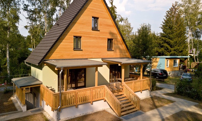 Gorden-Staupitz House | Relaxing Green Vacation Home by the Lake with Pool & Views