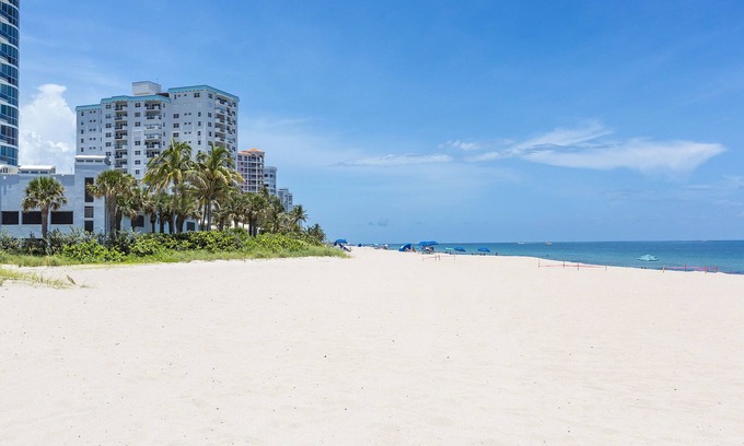 Bel Air House | Idyllic Lauderdale-by-the-Sea Retreat with Pool & Beach Access
