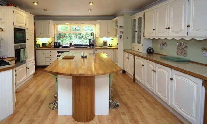 Kilkenny Bed & Breakfast | Discover Launard House: Family-Friendly with Breakfast Included