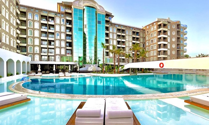 Camlık Mahallesi Resort | Elegant LAUR HOTELS: Oceanfront Bliss & Premium Amenities