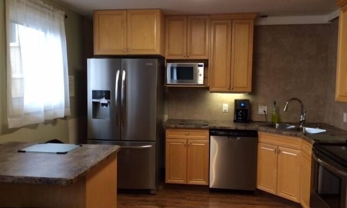 Saskatoon Downtown Hotel | Convenient Stay at Laura's Lodge with Family-Friendly Amenities
