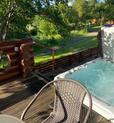 Morpeth House | Relaxing Hot Tub Cabin at Laura's Lodge, Felmoor Park