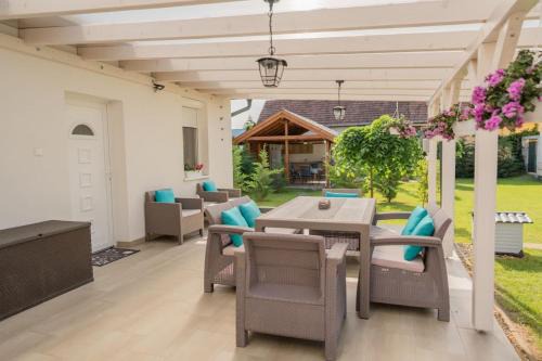 Gyula Apartment | Pet-Friendly LaurApartman: Guest Rated 10/10 Experience