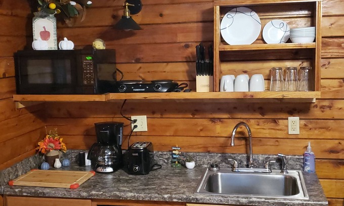 Jones Mills Cabin | Experience the Laurel Highland Resort Retreat with Pool Access