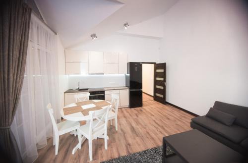 Ukmerge Apartment | Pet Friendly Laurentroom Park&Fountain - 10/10 Guest Rated