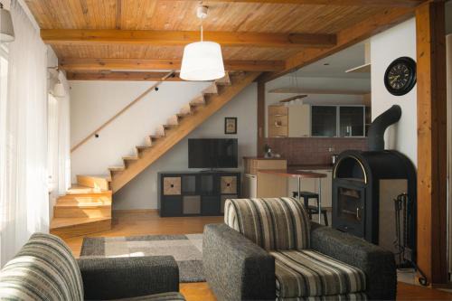 Ukmerge House | Pet-Friendly Laurentroom Townhouse - Rated 9.4/10 by Guests