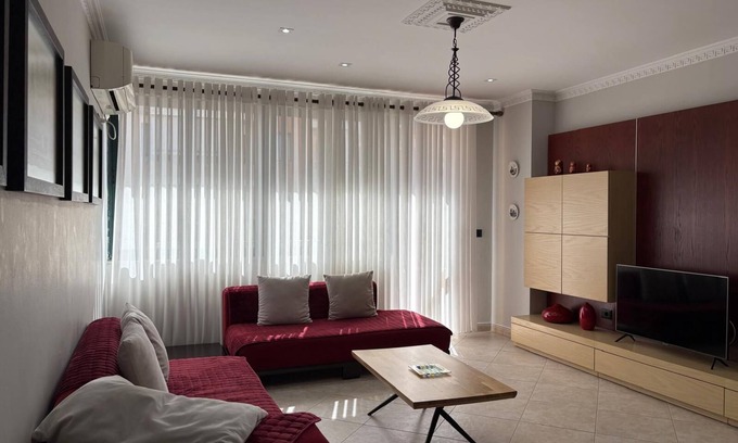 Tirana Apartment | Guest Rated 10/10: Laureta Çako Apartment with Breakfast