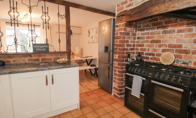 Bishops Castle Cottage | Laurgeths House