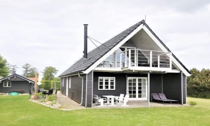 Østerskov House | Beachside Retreat: "Laurie" Steps from the Ocean