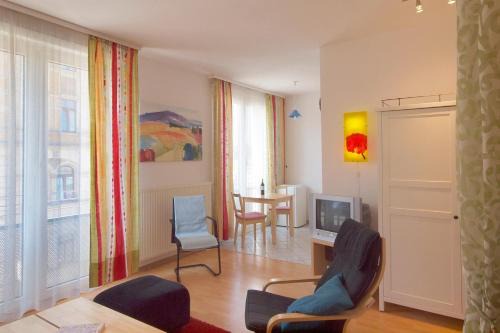 Wilsdruffer Vorstadt/Seevorstadt-West Apartment | Pet-Friendly Laurin Apartment L62: Family-Approved Comfort