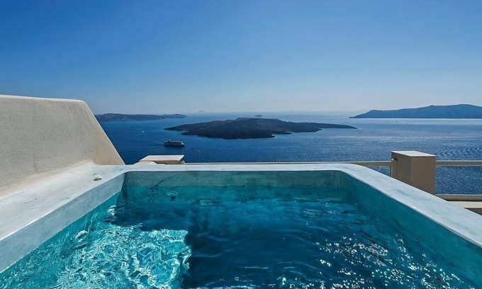 Fira Apartment | Lava suites