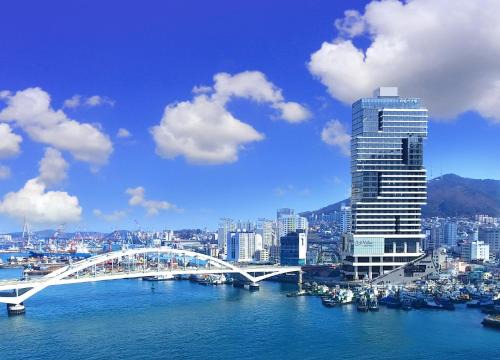 Yeongdo Hotel | Discover Lavalse Hotel: 4-Star Comfort with Spa & Dining