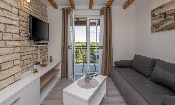 Kaldanija Apartment | Tranquil Apartment with Pool and Spa Amenities