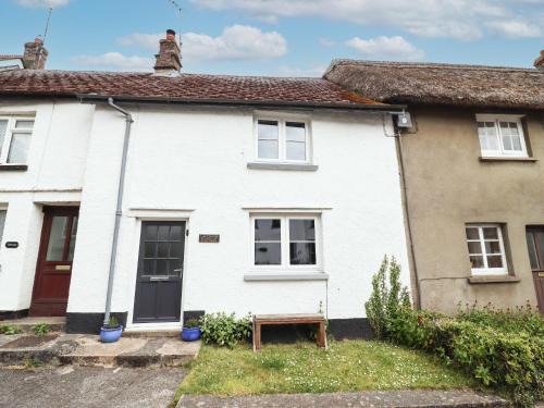 Sticklepath House | Relax at Lavender Cottage - 4-Star Child-Friendly Retreat