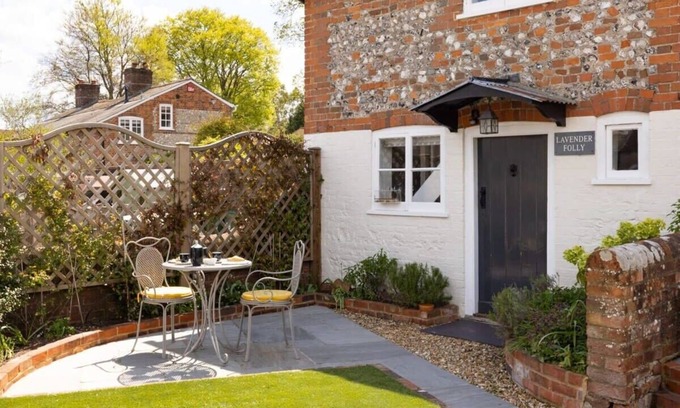 Alresford Villa | Cozy Retreat at Lavender Folly - Family-Friendly Amenities