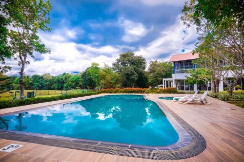 Wilgamuwa Hotel | Discover Lavendish Wild Safari: 4-Star Oceanfront Escape
