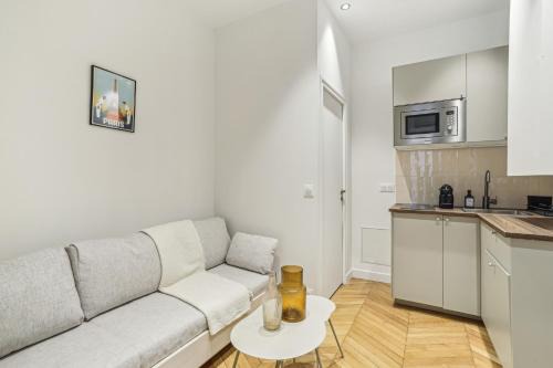 Ternes Apartment | Lavie Maison Hot Tub and AC Near Arc de Triomphe