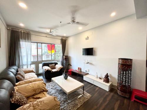 Ballygunge Apartment | Cozy 2BHK Apartment in Ballygunge with Daily Housekeeping
