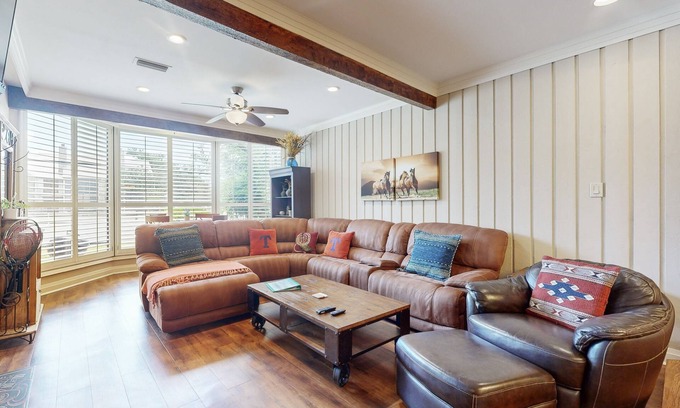 Lakeway Condo | Elegant All-Suite Retreat with Pool, Spa & Tennis Courts