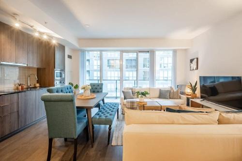 Bay Cloverhill House | Lavish Condo in the Heart of Downtown Toronto
