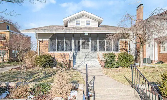 Mishawaka House | Riverside Retreat Steps from Notre Dame with Breakfast & Kitchen