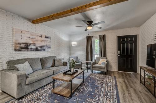 Stillwater Apartment | Modern 2BR Stillwater Retreat with Family and Pet Amenities