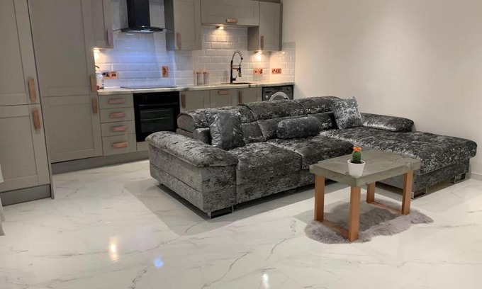 Bury St Edmunds Apartment | Relaxing Stay at The Marble Apartment - 8.6/10 Rated