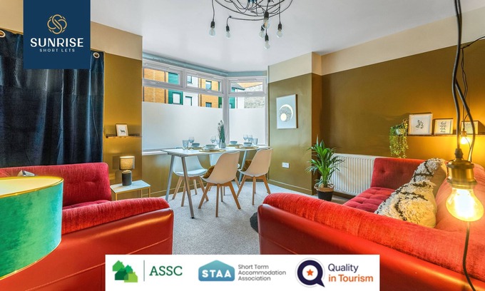 Dundee Apartment | Comfortable LAW 2.0: Ideal for Families with Breakfast Included