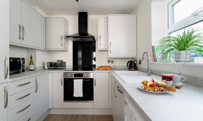 Babbacombe Apartment | Coastal Getaway at Lawsons Place - Pet Friendly with Parking