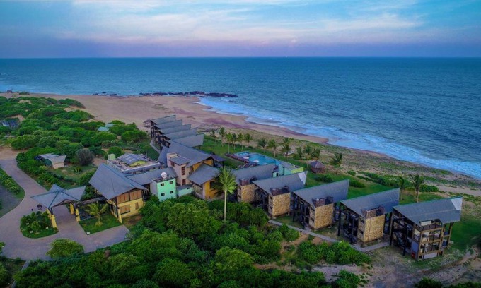 Palatupana Resort | Relax at Laya Safari Resorts & Spa with Oceanfront Views