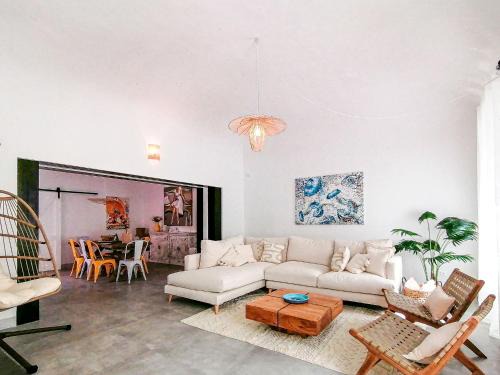 Santa Teresa di Gallura House | Relax at Layla Home: 4-Star, Rated 10/10 & Child Friendly