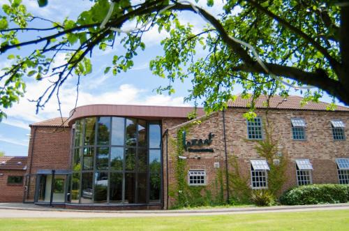 Cottingham Hotel | Discover Comfort at Lazaat Hotel: Family-Friendly Stay