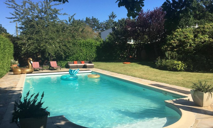 Collonge-Bellerive House | Relaxing Retreat by the Lake with Scenic Ocean Views