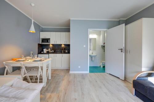 Poddabie Apartment | Enjoy a Relaxing Stay at Lazurowa Bryza with Pool Access