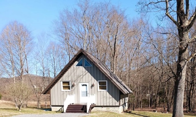 Keslers Cross Lanes Ski Chalet | Experience the Perfect Getaway at Lazy At the Lake Chalet