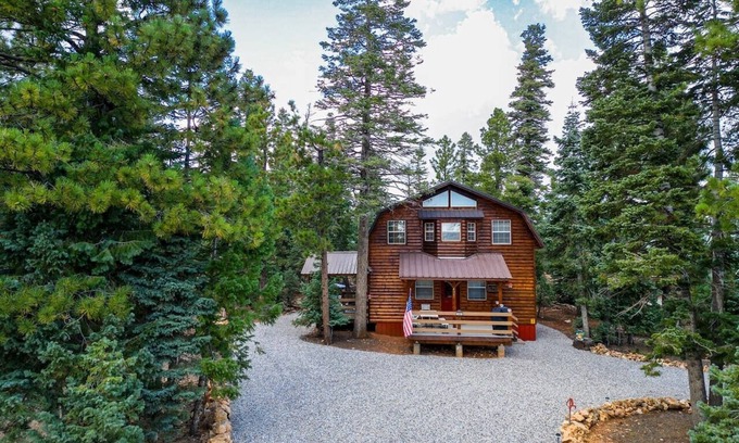 Meadow View Heights Cabin | Discover Relaxation at Lazy Bear Lodge with New Spa!