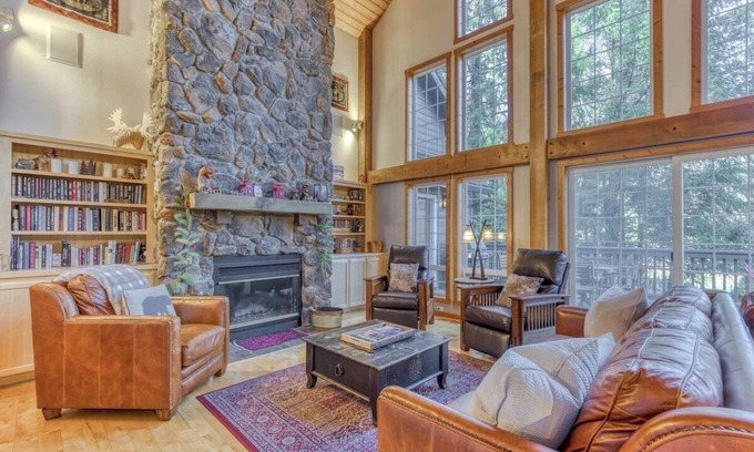 Welches Cabin | Experience Lazy Bear Lodge: Hot Tub & Game Room Awaits