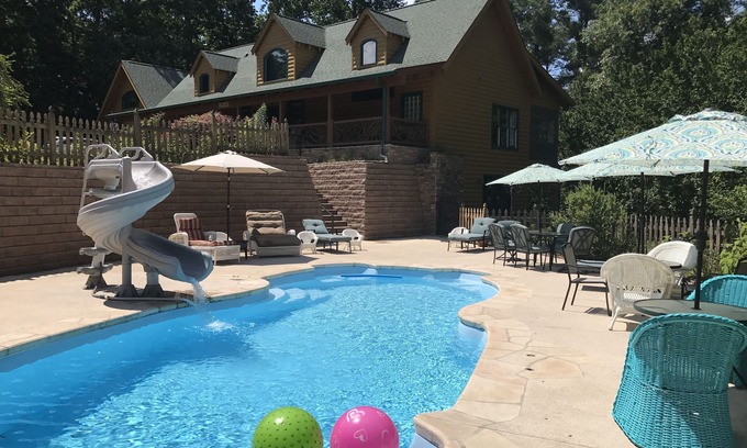 Helen Cabin | Relaxing Retreats at Lazy Bear Lodge: Pools, Spa & Wine Tours