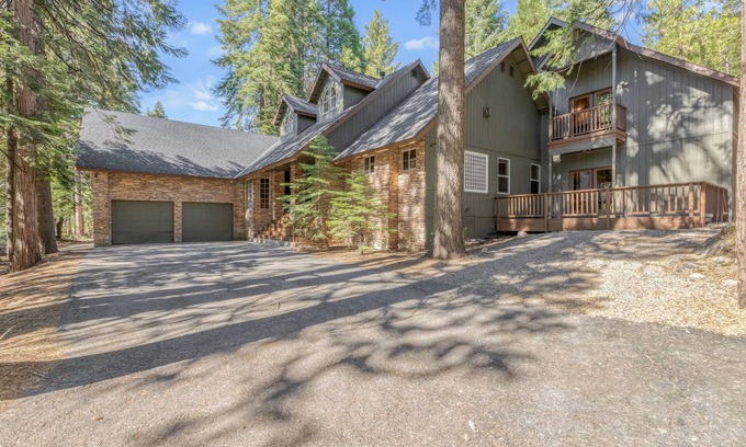 Granite Ridge Cabin | Rustic Retreat at Lazy Bear Lodge: Guest Rated 9.8/10!