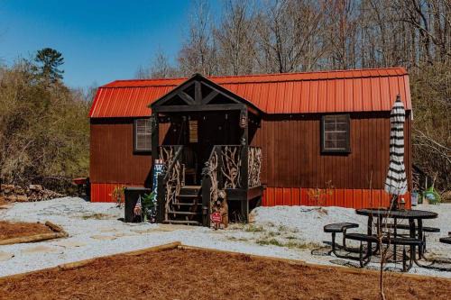 Pickens House | Idyllic Lazy Bear Retreat with Hot Tub by the Creek