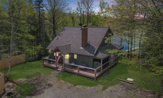 Greenville Cottage | Waterfront Lazy Cove Cottage on Beautiful Moosehead Lake