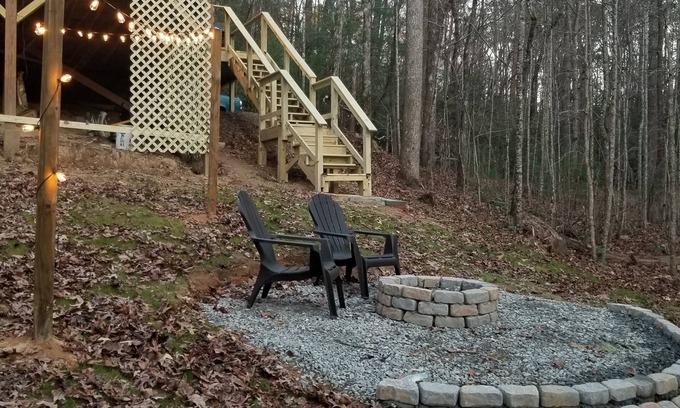 Sautee Nacoochee Cabin | Romantic Getaway at Lazy Daisy Loft - 10/10 Guest Rated!