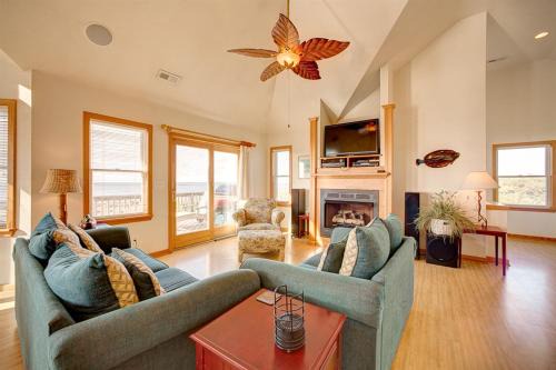 Buxton House | Relax at Lazy Daze 625: Pet-Friendly & Family Amenities